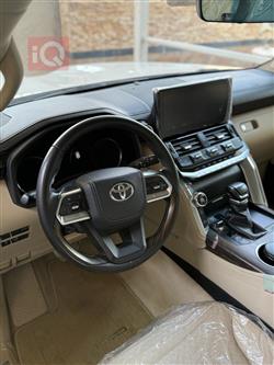 تۆیۆتا لاند کروزەر